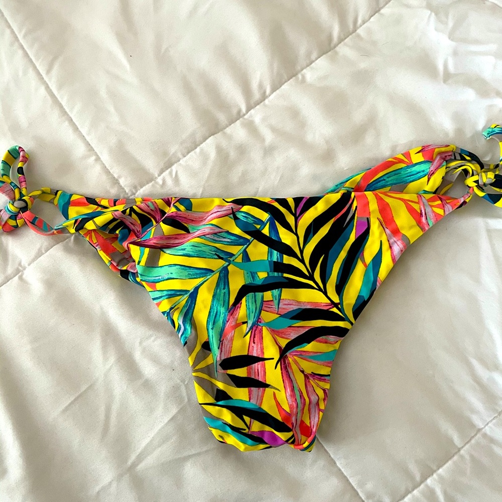 Fused Hawaii medium Aloha swim bottoms